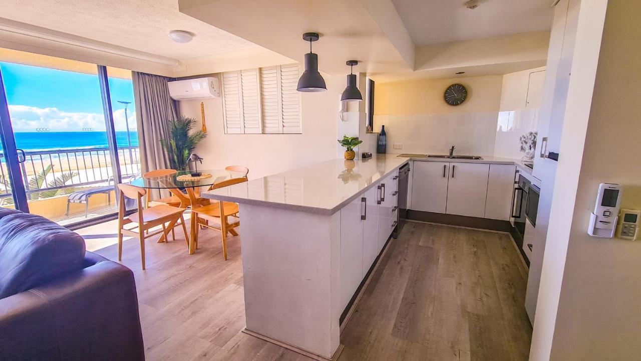 Pelican Sands Beach Resort Гоулд Коуст Екстериор снимка