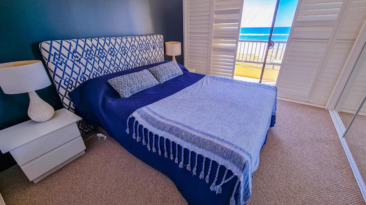 Pelican Sands Beach Resort Гоулд Коуст Екстериор снимка