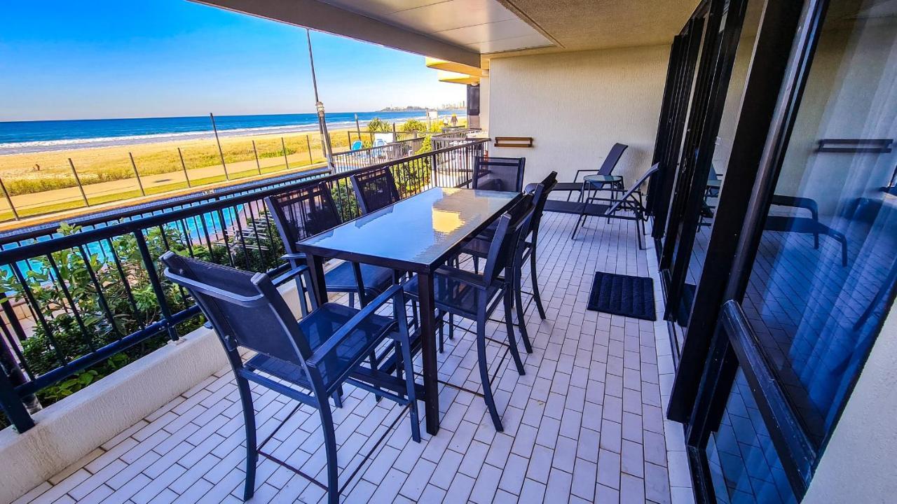 Pelican Sands Beach Resort Гоулд Коуст Екстериор снимка