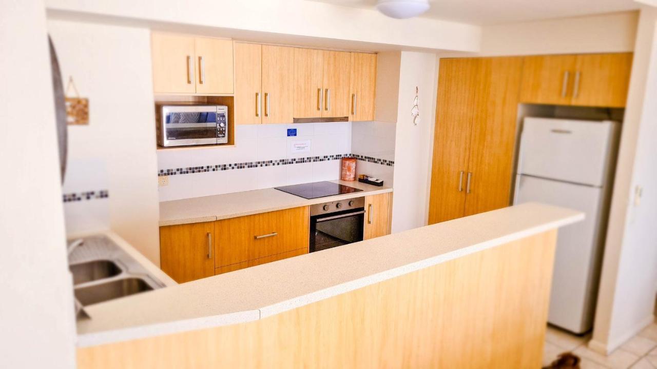 Pelican Sands Beach Resort Гоулд Коуст Екстериор снимка