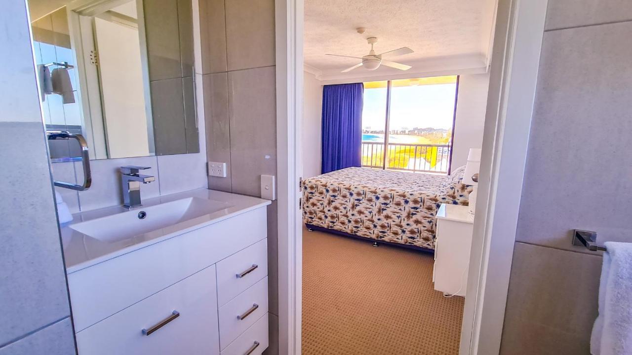 Pelican Sands Beach Resort Гоулд Коуст Екстериор снимка