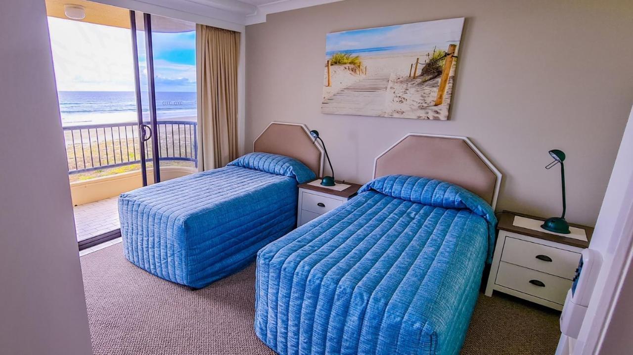 Pelican Sands Beach Resort Гоулд Коуст Екстериор снимка