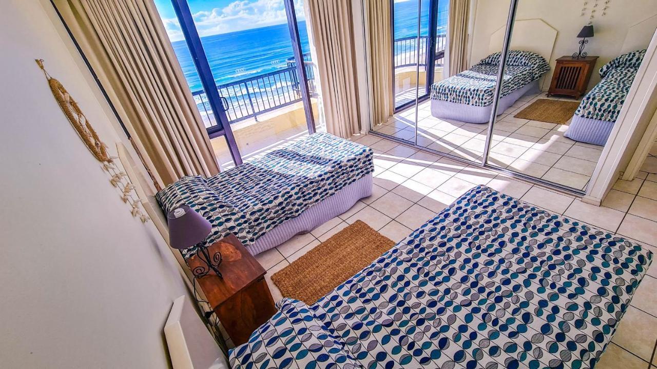 Pelican Sands Beach Resort Гоулд Коуст Екстериор снимка