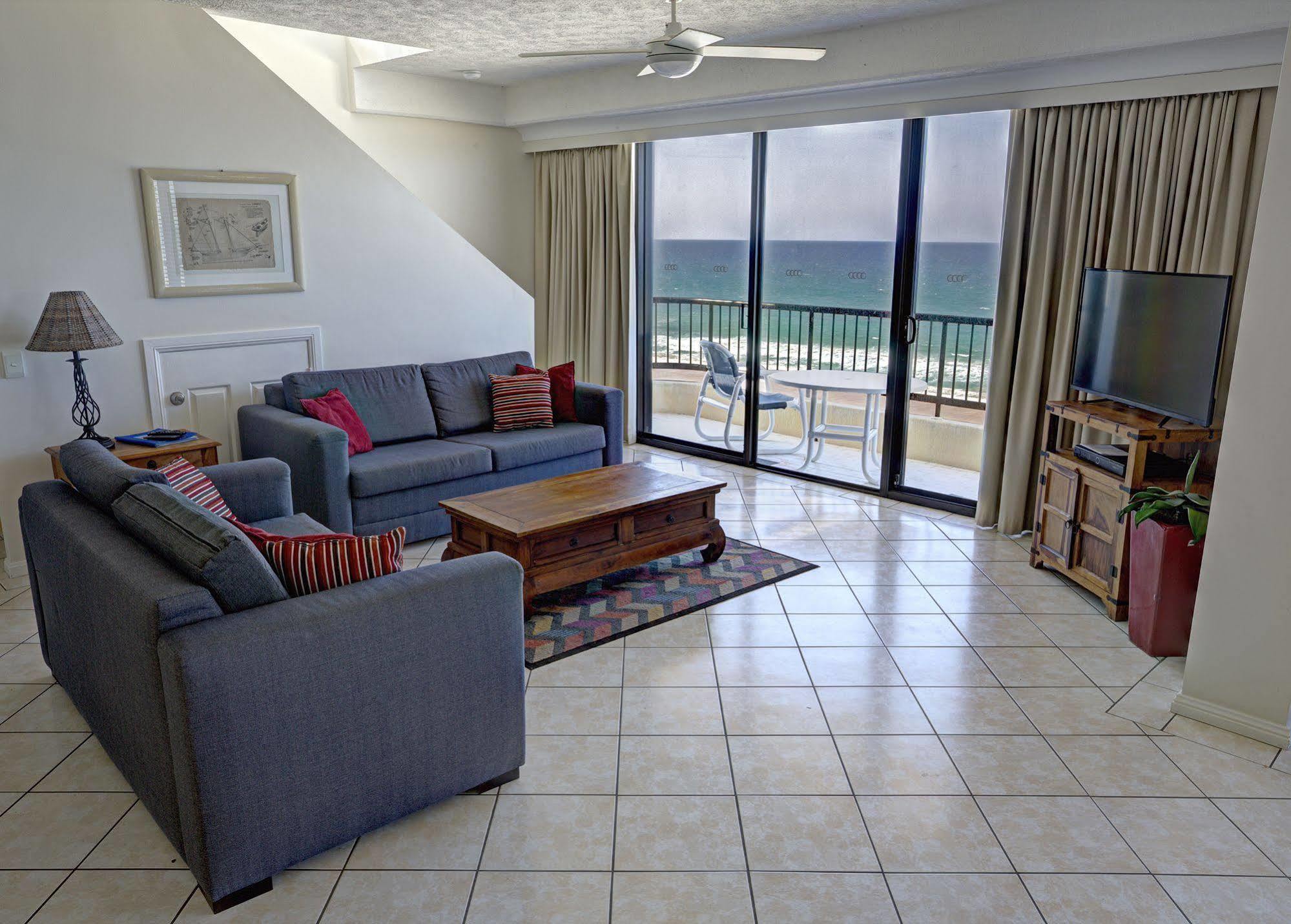 Pelican Sands Beach Resort Гоулд Коуст Екстериор снимка