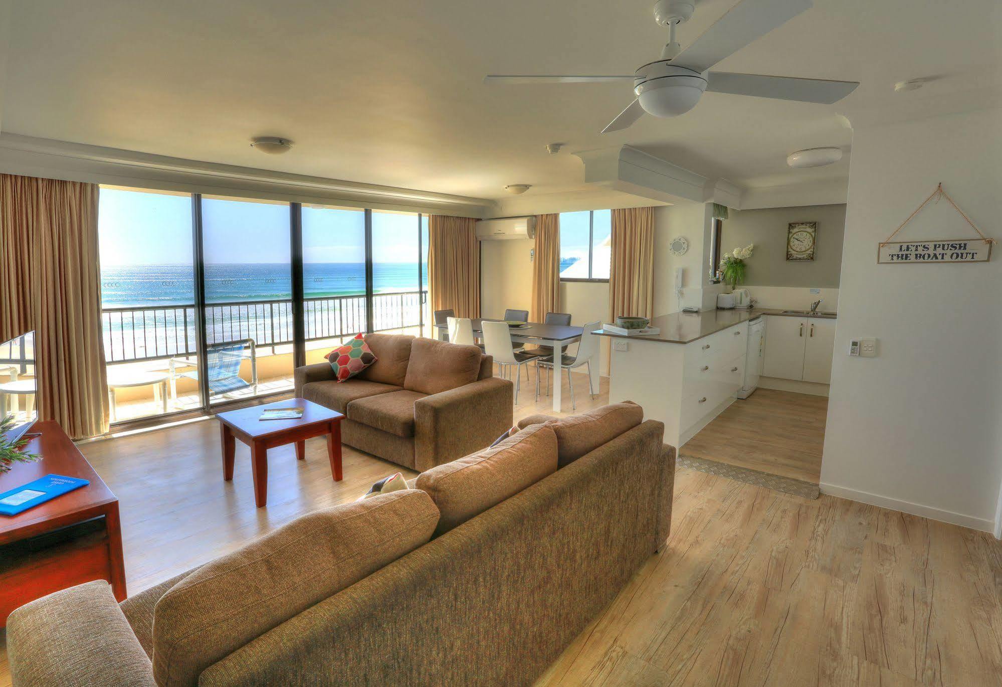 Pelican Sands Beach Resort Гоулд Коуст Екстериор снимка