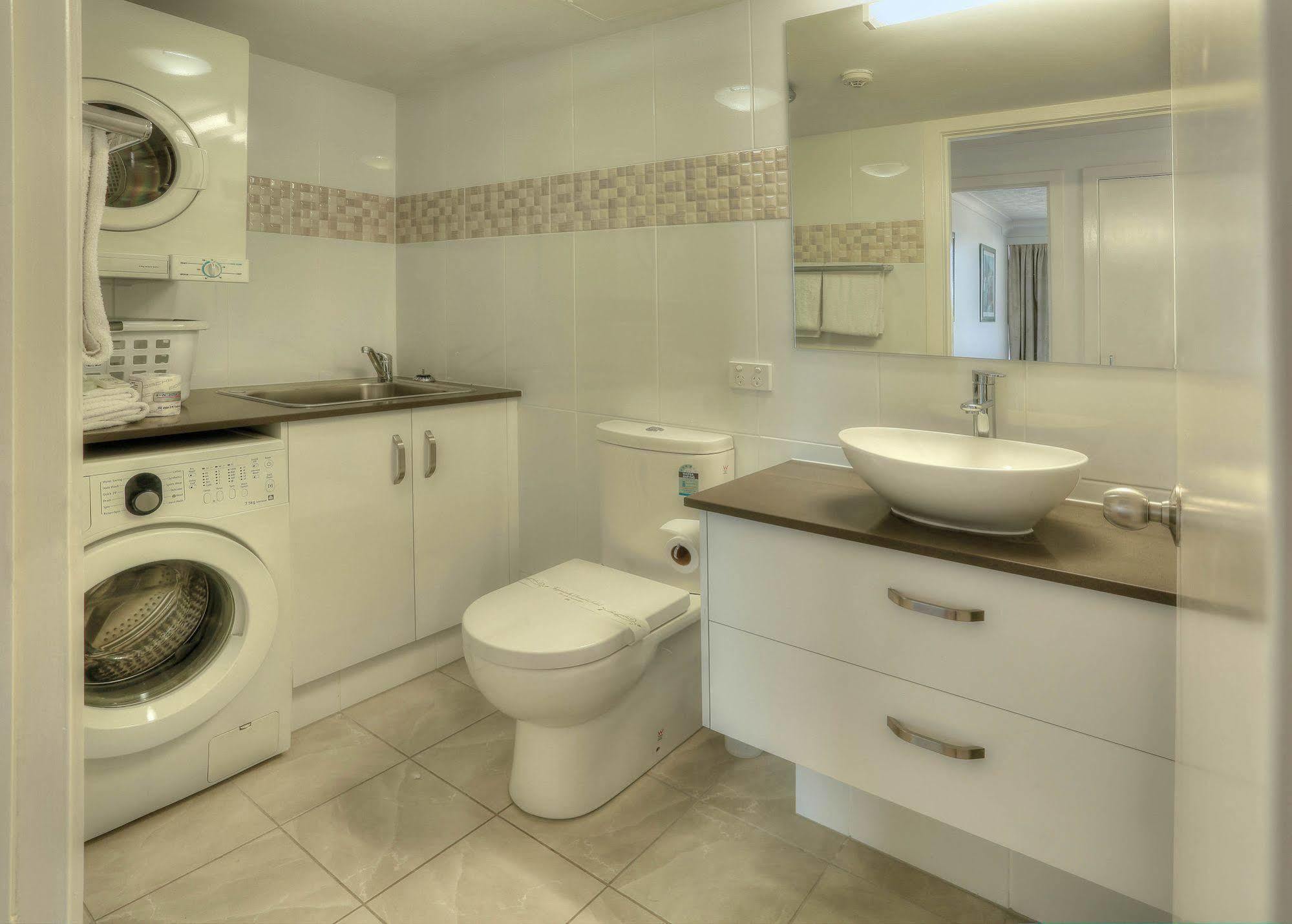 Pelican Sands Beach Resort Гоулд Коуст Екстериор снимка