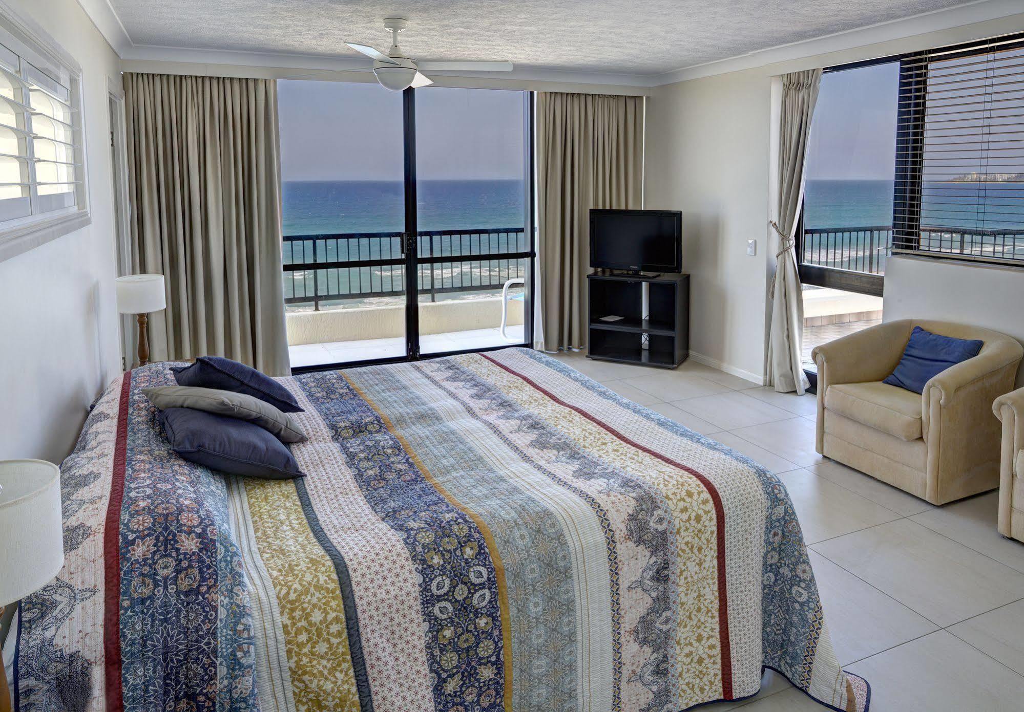 Pelican Sands Beach Resort Гоулд Коуст Екстериор снимка