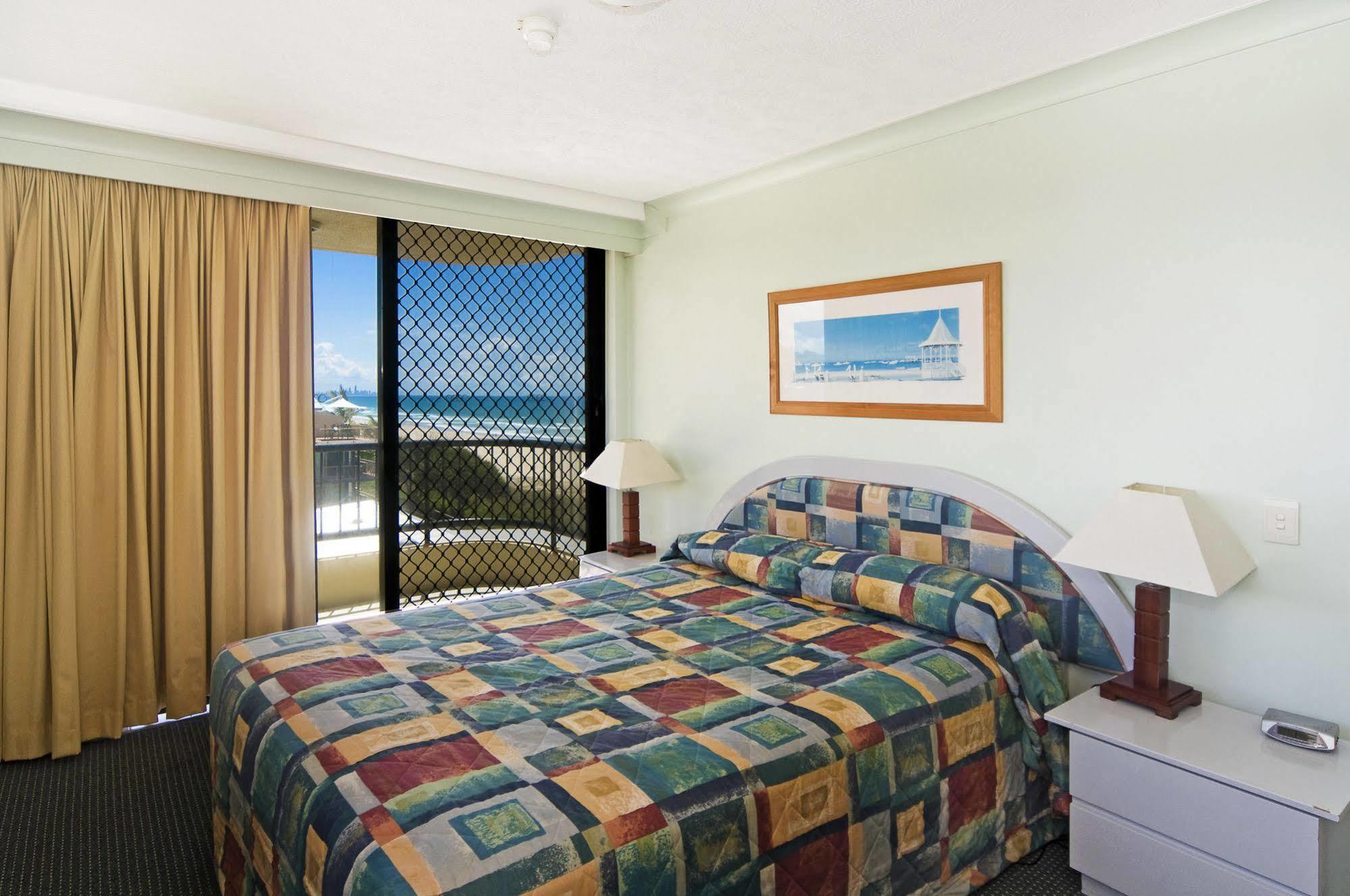 Pelican Sands Beach Resort Гоулд Коуст Екстериор снимка