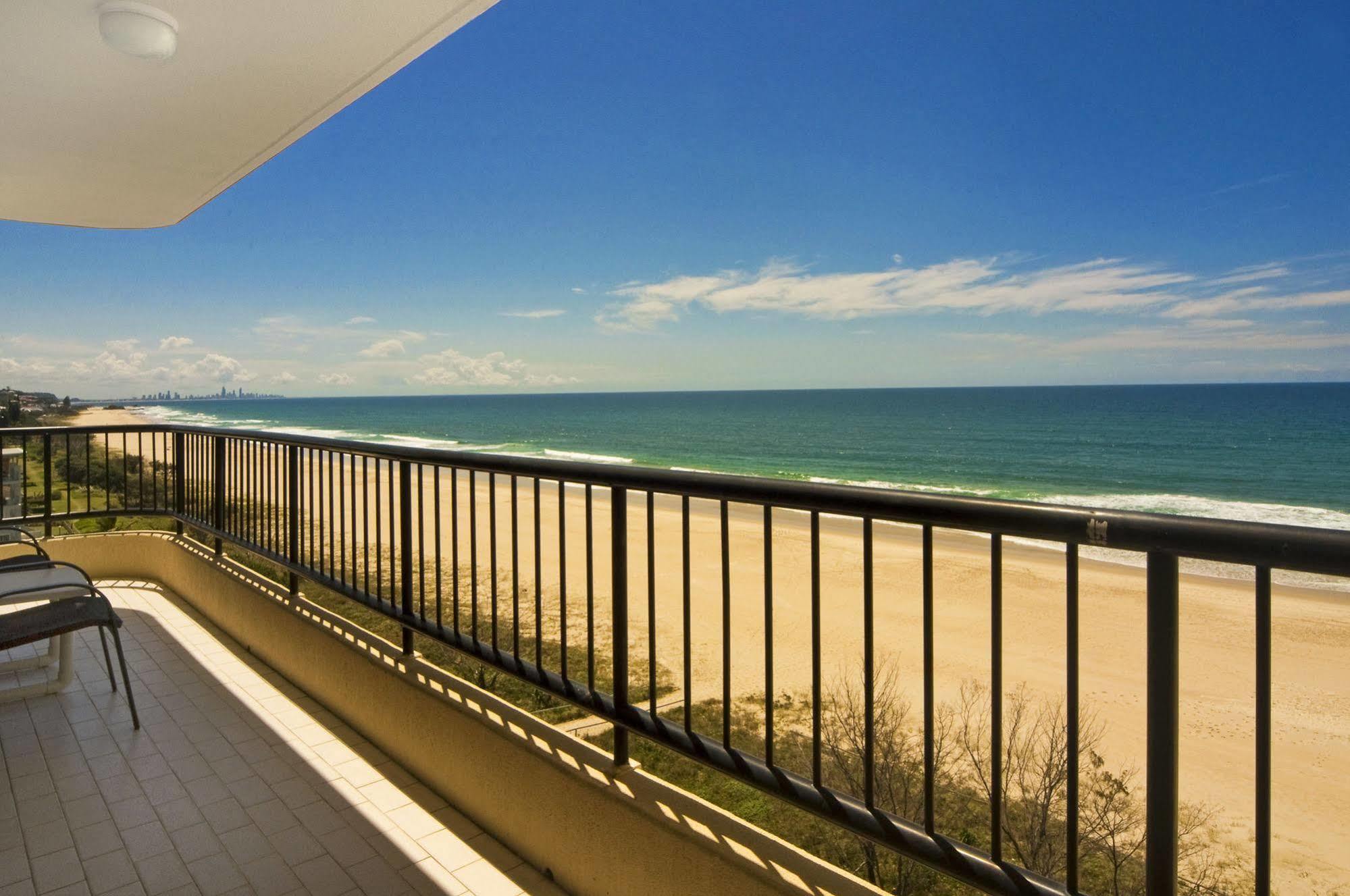 Pelican Sands Beach Resort Гоулд Коуст Екстериор снимка